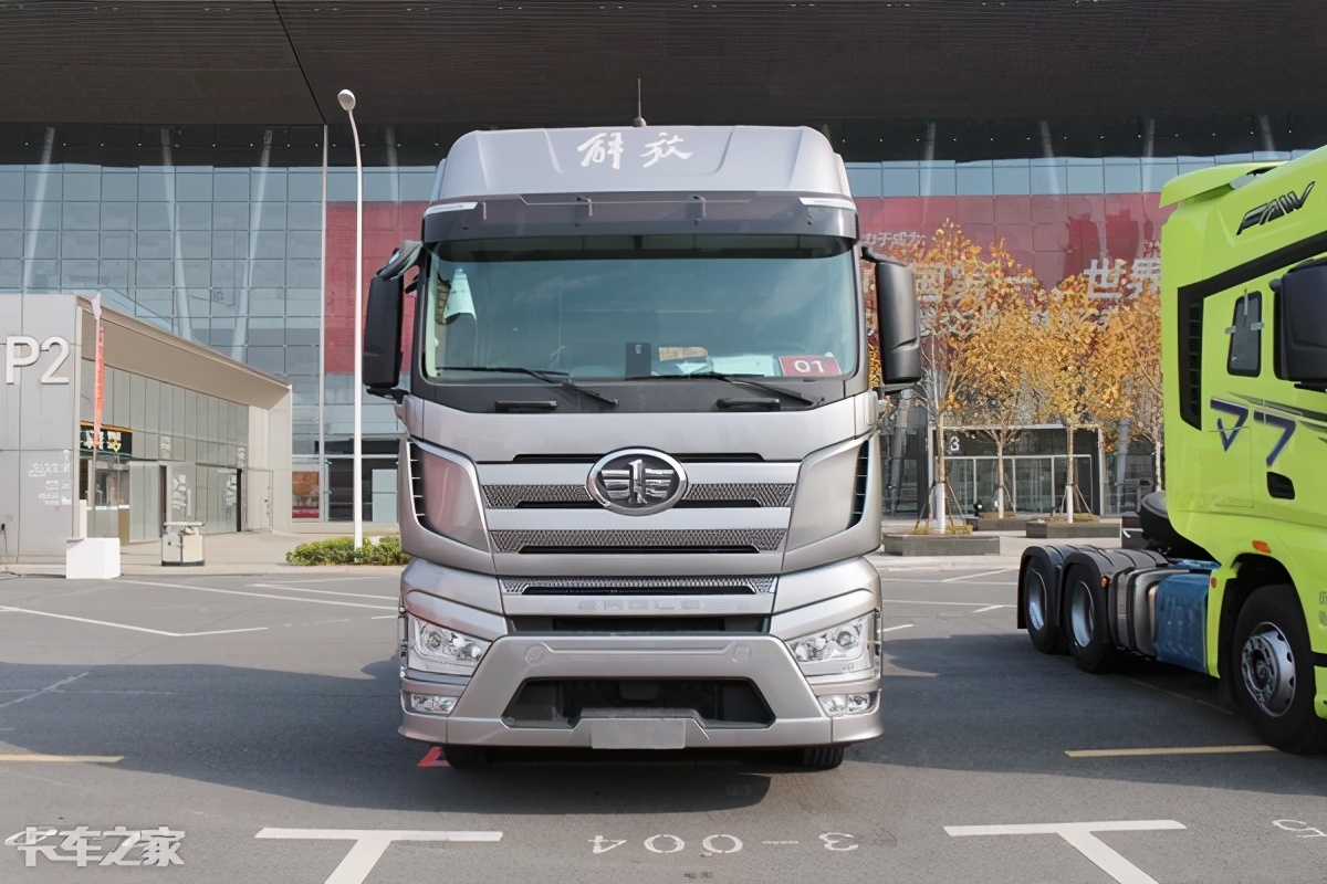 解放J7最新款500悬浮桥，重塑行业标准的重型运输利器
