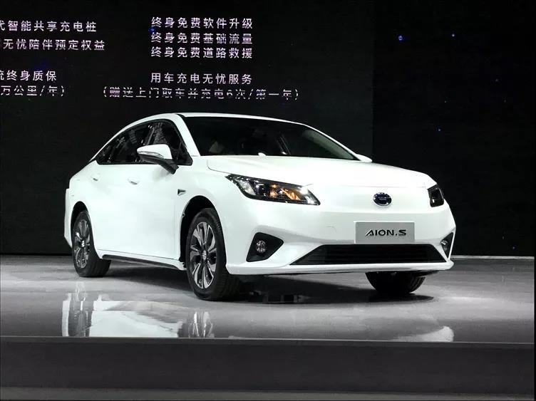 电动轿车图片